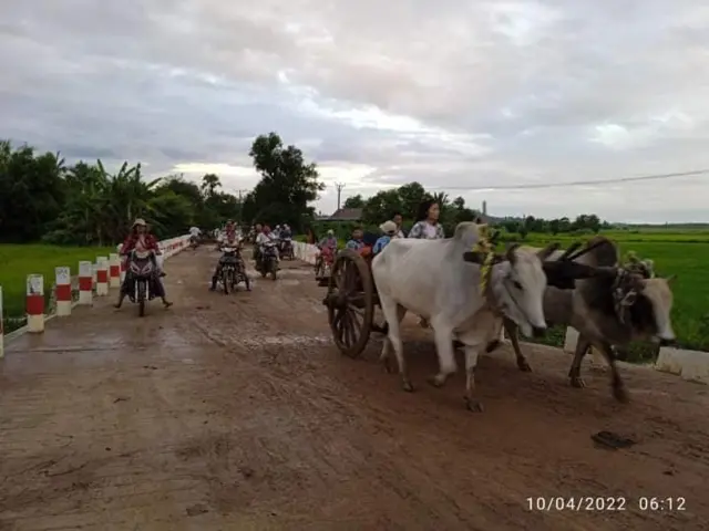 ကန့်ဘလူ၊ ကိုးတောင်ဘို့ဒေသခံတွေ ထွက်ပြေးနေကြတဲ့မြင်ကွင်း။