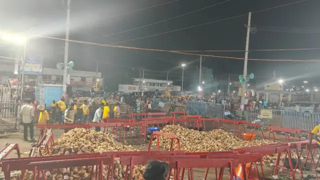 సింహాచలం, గిరి ప్రదక్షిణ, భక్తుల రాక, సింహాద్రి అప్పన్న