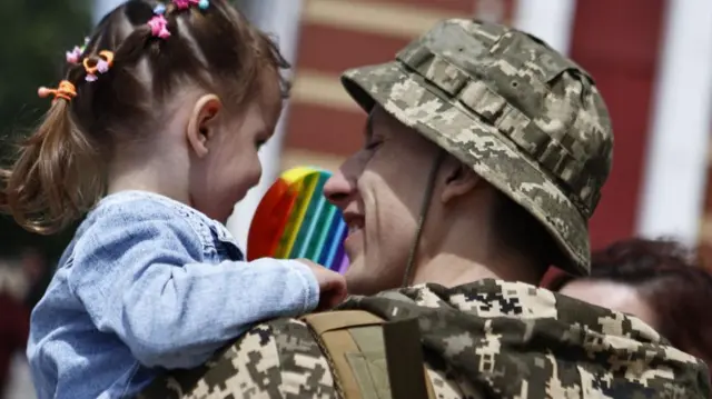 Військовий і дитина