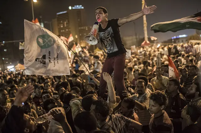 2﻿012'de seçim zaferini kutlayan Müslüman Kardeşler destekçileri 