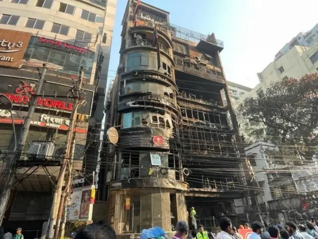 বেইলি রোডের গ্রিন কজি কটেজ নামে ভবনটিতে আগুন লাগে বৃহষ্পতিবার রাতে