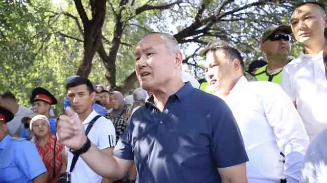 Ош шаарынын мэри Бакытбек Жетигенов 22-июлда соодагерлер менен жолугушуу учурунда 