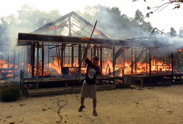 Jumlah korban tewas akibat bentrokan etnis brutal yang berlangsung selama enam hari di Pulau Kalimantan, Indonesia, meningkat menjadi setidaknya 143 orang.