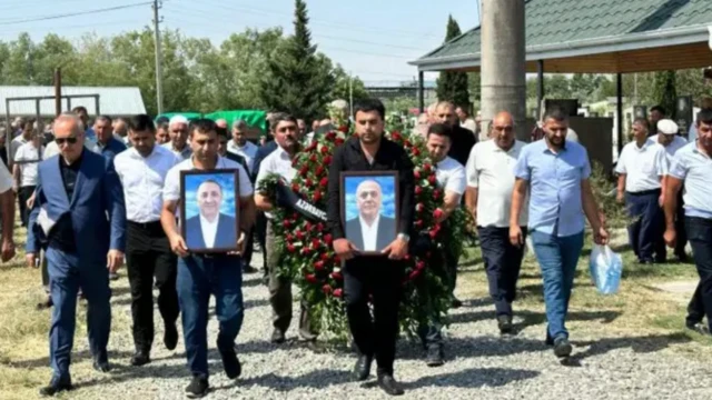 Yekaterinburqdan gətirilən Səfərov qardaşlarının meyitləri Bakıda ekspertiza olunduqdan sonra Ağcabədidə dəfn olunub.