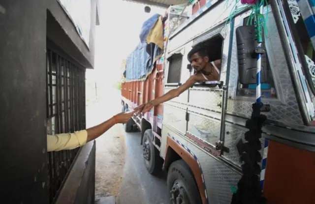 టోల్ గేట్, టోల్ ప్లాజా, పాస్టాగ్, కేంద్రమంత్రి, యాన్యువల్ పాస్