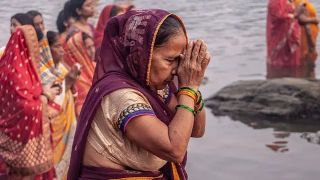 નર્મદા નદીનો એક વીડિયો વાઇરલ થયા બાદ નર્મદા નદીના 'પાણીની ગુણવત્તા' મામલે વિવાદ શરૂ થયો હતો