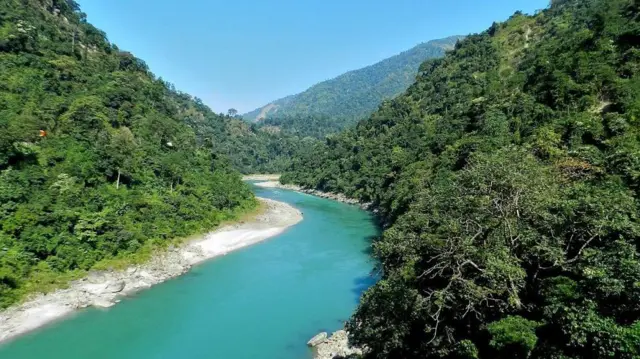 সিকিম থেকে পশ্চিমবঙ্গে প্রবেশ করছে তিস্তা নদী