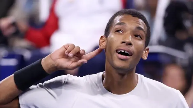 فلیکس اوژه آلیاسیم پس از پایانی خیرهکننده در سال ۲۰۲۵، به بالاترین رتبه دوران حرفهای خود دست یافت