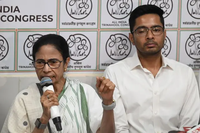 পশ্চিমবঙ্গে এবারের ভোটে ফল প্রকাশের পরদিন (৫ই মে) মমতা ও অভিষেক ব্যানার্জী