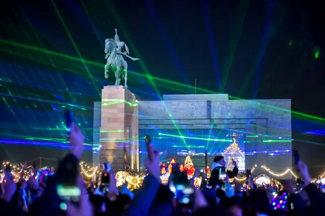 Бишкектин "Ала-Тоо" аянтындагы майрамдык концерт