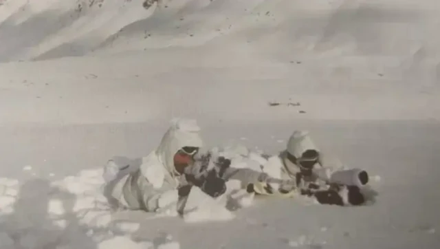 سیاچن پر تعینات فوجیوں کو انتہائی مشکل حالات میں رہنا پڑتا ہے