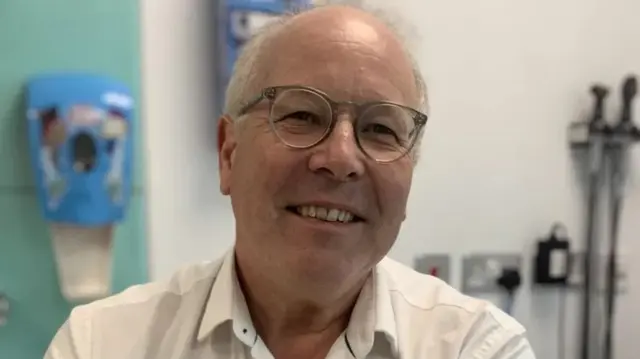 Professeur Iolo Doull.