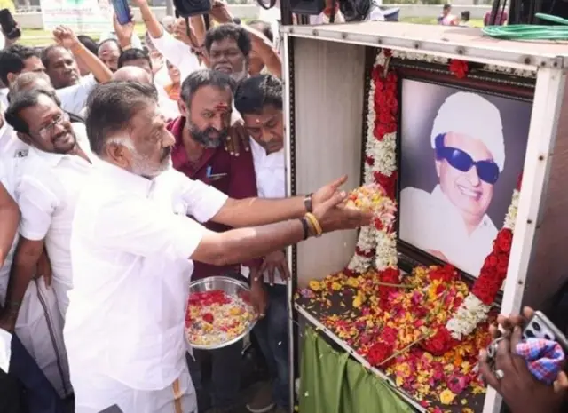 தி.மு.கவில் இணைந்த ஓ. பன்னீர்செல்வம்