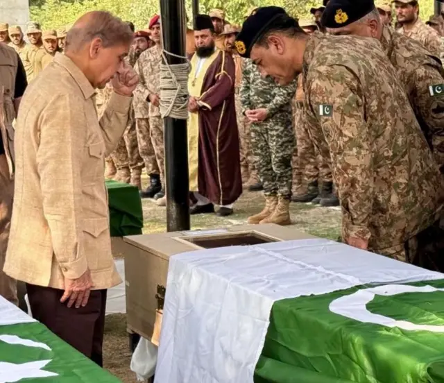 نوموړي دغه څرګندونې په داسې حال کې کولې چې د پاکستان پوځ مشر جنرال عاصم منير یې تر څنګ ولاړ و.