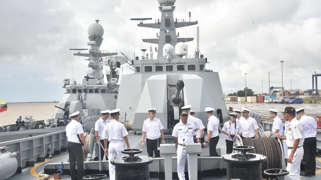 ၂၀၂၄ ခုနှစ်တုန်းက စစ်ကော်မရှင်ရေတပ်နဲ့ ရုရှားရေတပ် အရာရှိတွေ ရေကြောင်း လုံခြုံရေး လေ့ကျင့်မှု ပြုလုပ်ရန် မထွက်ခွာမီတွေ့ရတဲ့မြင်ကွင်း