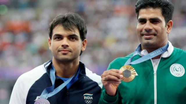 நீரஜ் சோப்ரா மற்றும் அர்ஷத் நதீம் 