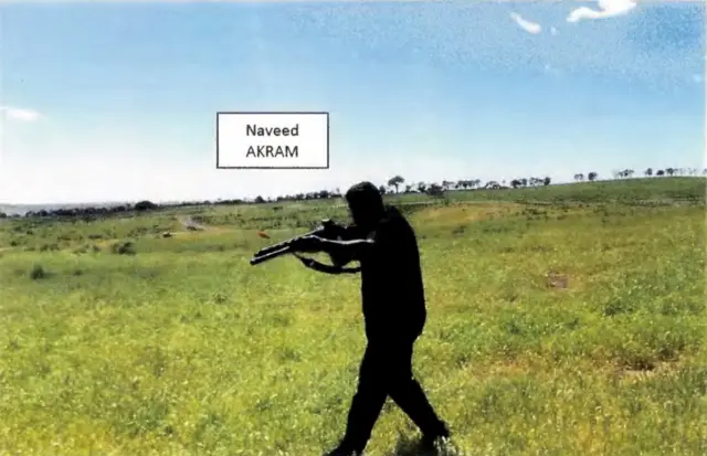 صحنهای که نوید اکرم را در حال تمرین با اسلحه نشان میدهد