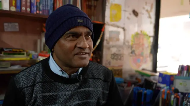 ਐਸ ਪੀ ਠਾਕੁਰ ਮੁਖਰਜੀ ਨਗਰ ’ਚ ਕਿਤਾਬਾਂ ਦੀ ਦੁਕਾਨ ਚਲਾਉਂਦੇ ਹਨ