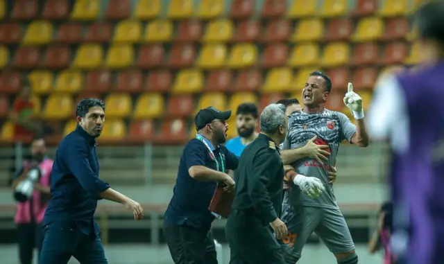 حامد لک در پایان بازی 