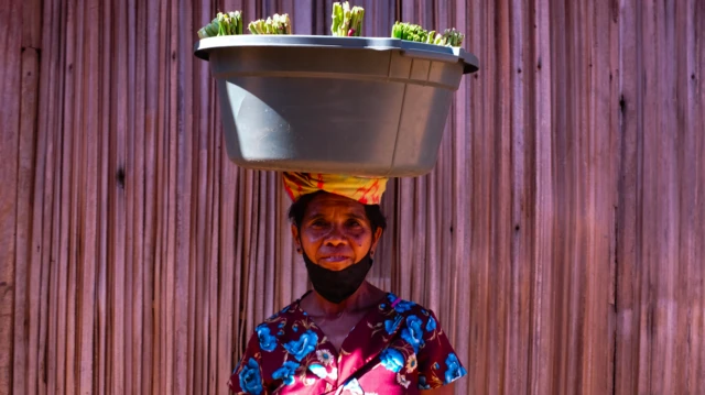 Perempuan eks pengungsi Timor Timur 