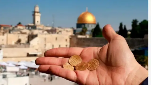 Aworan atẹlẹwọ to ko owo dani