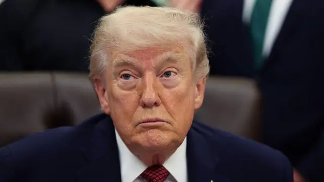 डोनाल्ड ट्रंप 