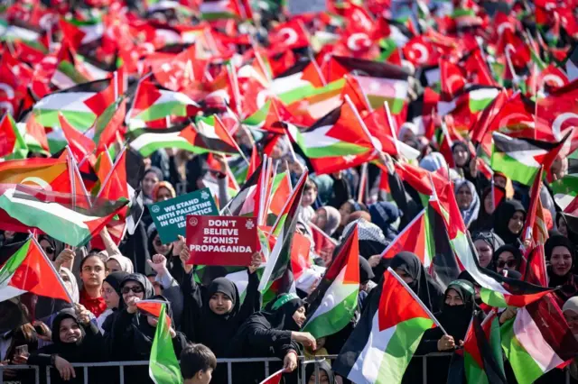 بعد از حمله اسرائیل به غزه، ابعاد تجمعات اعتراضی طرفداران فلسطین بیشتر شد