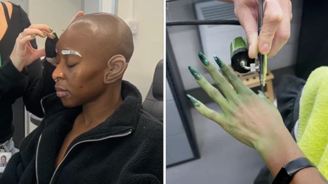 Una imagen comparativa. A la izquierda, Cynthia Erivo, sentada en la silla de maquillaje, lleva una sudadera negra y esponjosa. Tiene los ojos cerrados y se han aplicado orejas postizas sobre las suyas. A la derecha, la mano de Erivo está siendo pintada con aerógrafo verde. En la imagen, lleva uñas largas verdes y negras.
