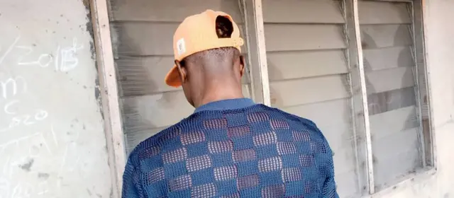 Aworan Ebenezer to kọyin lasiko aworan