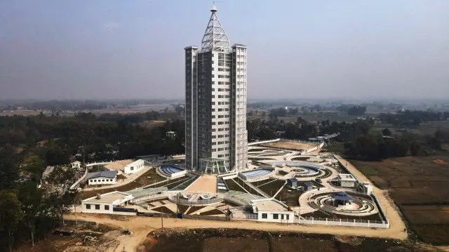 व्यापारिक कम्प्लेक्स बनाएर सञ्चालन गर्ने भनिएको दमकको भ्यू टावर