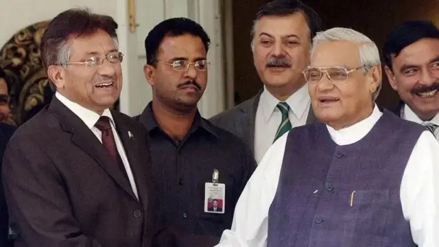 वाजपेयी यांच्या कार्यकाळात भारत-पाकिस्तानमधील चर्चा सुरू झाली होती
