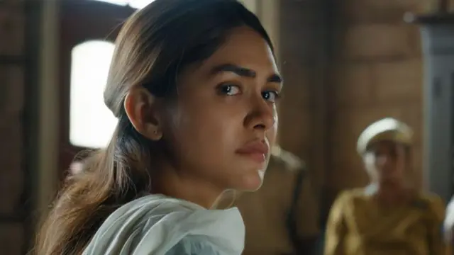 అడివి శేష్, సినిమా, మృణాల్ ఠాకూర్‌, డెకాయిట్‌ రివ్యూ