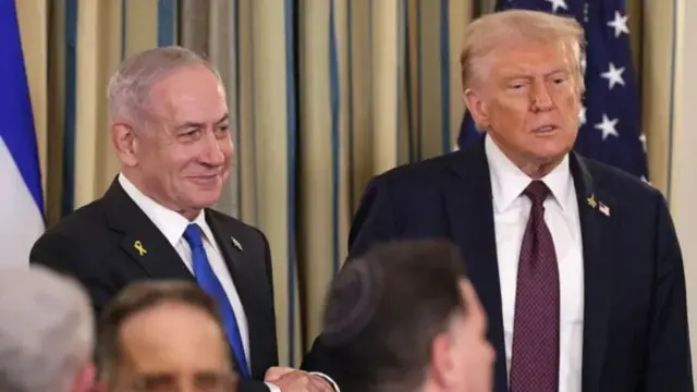 ဒေါ်နယ်ထရမ့်နဲ့ ဘန်ဂျမင်နေတန်ယာဟုတို့ တနင်္လာနေ့က အိမ်ဖြူတော်မှာတွေ့ဆုံခဲ့ကြပါ တယ်
