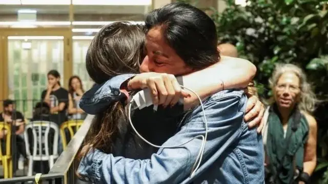 Einav Zangauker, ibunda Matan Zangauker yang disandera Hamas, setelah mendengar pengumuman Trump.