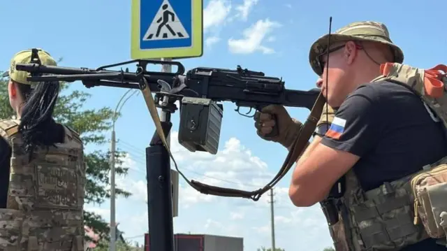 На улицах Белгорода появились вооруженные патрули, пытающиеся сбивать беспилотники