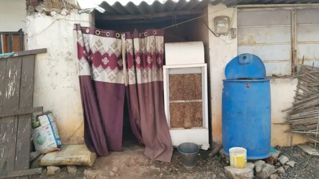 देसाईगंज पोलीस ठाण्यातील शौचालय, जिथे विवस्त्र अवस्थेत मथुरा सापडली होती. 