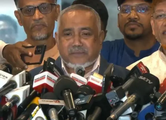 প্রধান উপদেষ্টার সাথে বৈঠক শেষে কথা বলেন জামায়াত নেতা সৈয়দ আব্দুল্লাহ মোহাম্মদ তাহের