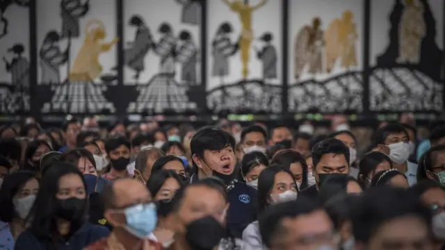 Umat Katolik mengikuti misa perayaan Kenaikan Isa Almasih di Gereja Katedral, Jakarta