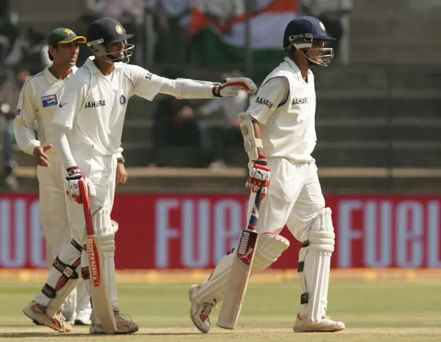 दिसंबर 2007 में पाकिस्तान के ख़िलाफ़ बेंगलुरु टेस्ट में राहुल द्रविड़ और सौरव गांगुली