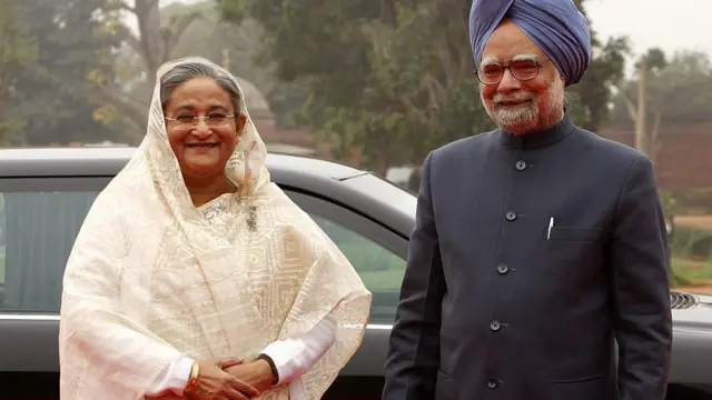 বাংলাদেশ ছেড়ে পালিয়ে যাওয়া শেখ হাসিনার সঙ্গে মনমোহন সিং