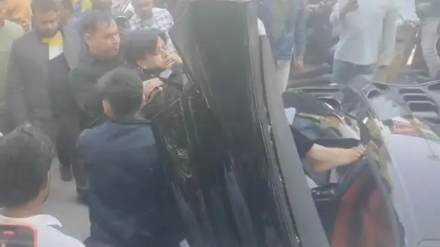 प्रत्यक्षदर्शियों का दावा है कि दुर्घटना के समय शिवम मिश्रा चला रहे थे