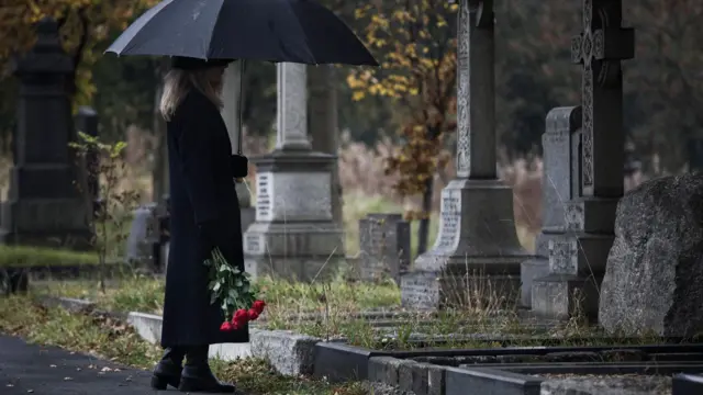 कॅथलीन ग्रंडी यांच्यानंतर इतरही काही मृतहेद उकरून काढण्यात आले 