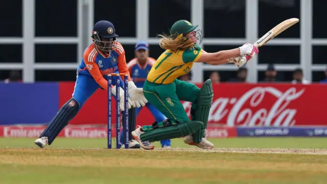 भारताच्या भेदक गोलंदाजीसमोर दक्षिण आफ्रिकेचे फलंदाज ढेपाळले