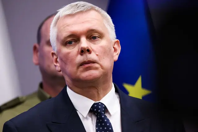 Minister Spraw Wewnętrznych i Administracji oraz Koordynator Służb Specjalnych Tomasz Siemoniak uczestniczy w konferencji prasowej z Krzysztofem Janem Kleczarem, zdjęcie archiwalne. 