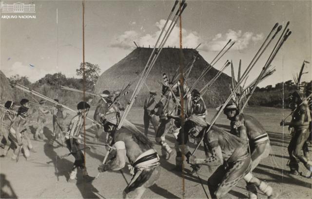 Cerimônia indígena na região do Xingu, anos 1960