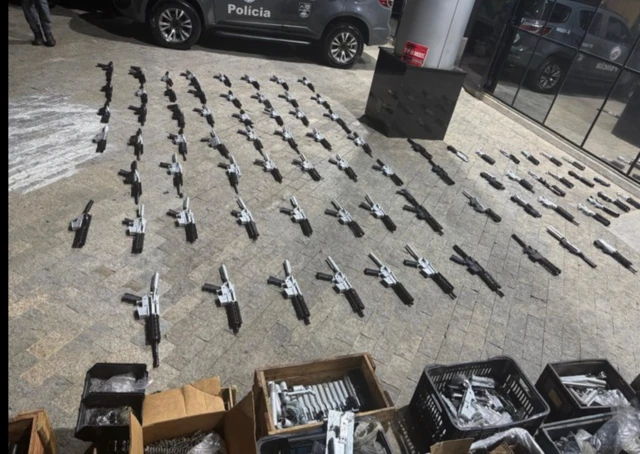 Armas fabricadas em local clandestino no chão