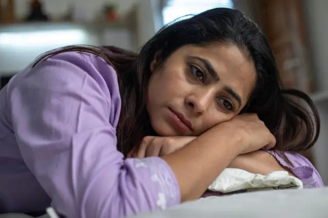 યુવાનોમાં હાર્ટ એટેક તથા હૃદયની બીમારીઓ, ગરબા ગાતા જીમમાં યુવાનનું મૃત્યુ, પેટની અને કમરની સ્થૂળતા, કમર અને થાપાનો ગુણોત્તર શું છે, તણાવ અને હાર્ટએટેકનો સંબંધ, ઊંઘનો અભાવ, ઇન્સ્યુલિન, શરીરનું હલનચલન જરૂરી, બીબીસી ગુજરાતી સાથે સમજો