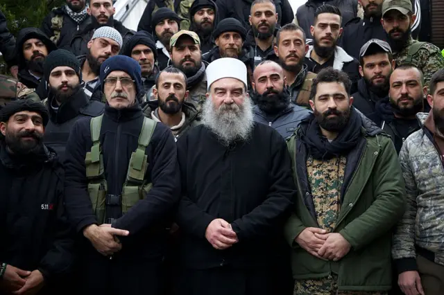 Al Hijri con otros drusos en una imagen tomada en diciembre de 2024.