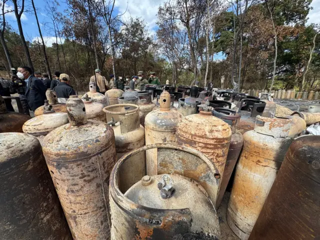 မူးယစ်ဆေးထုတ်လုပ်မှုများလို့ဆိုကာပြသမှု 