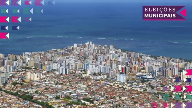 Foto aérea de Maceió, com mar ao fundo